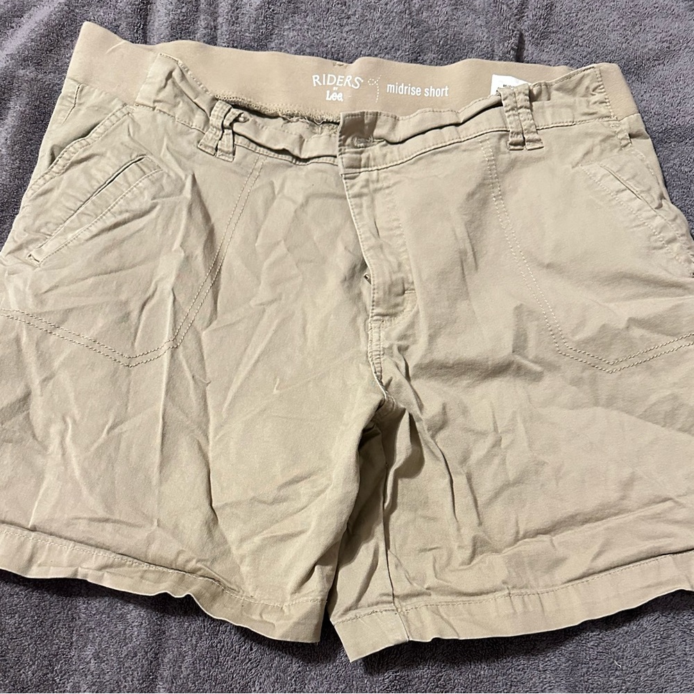 Women’s shorts - Picture 2 of 2